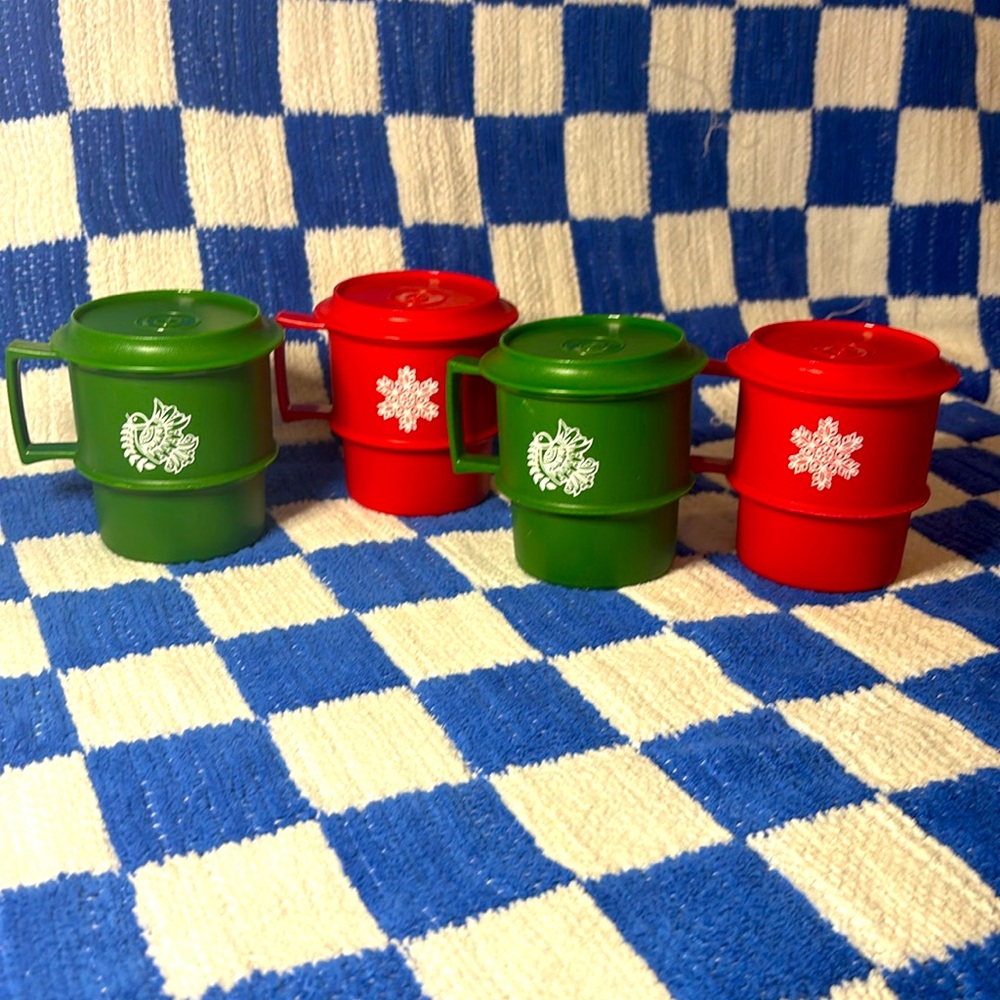 Vintage Tupperware mugs with lids